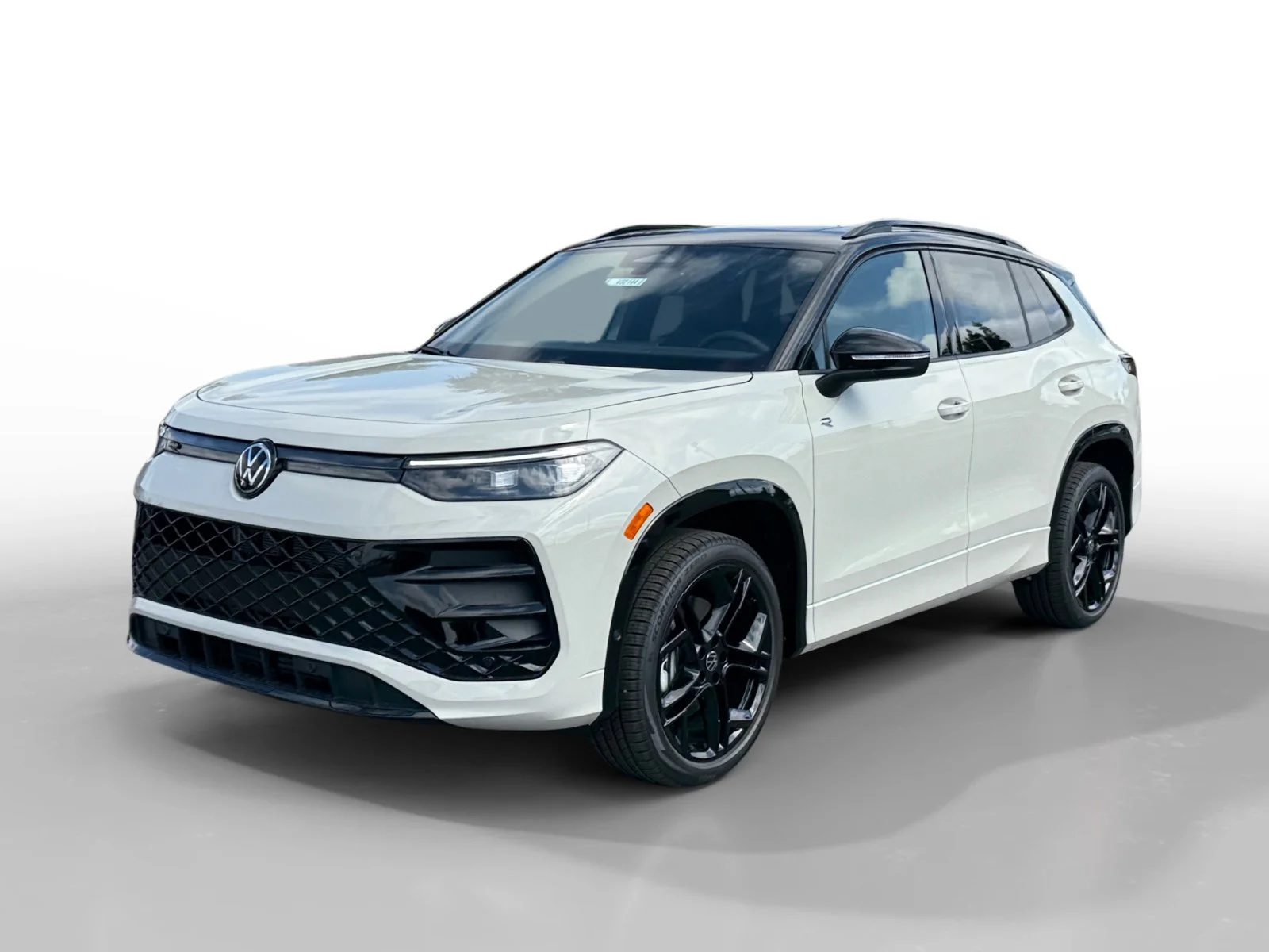2026 Volkswagen Tiguan 2.0T SE R-Line Black 4Motion's photo