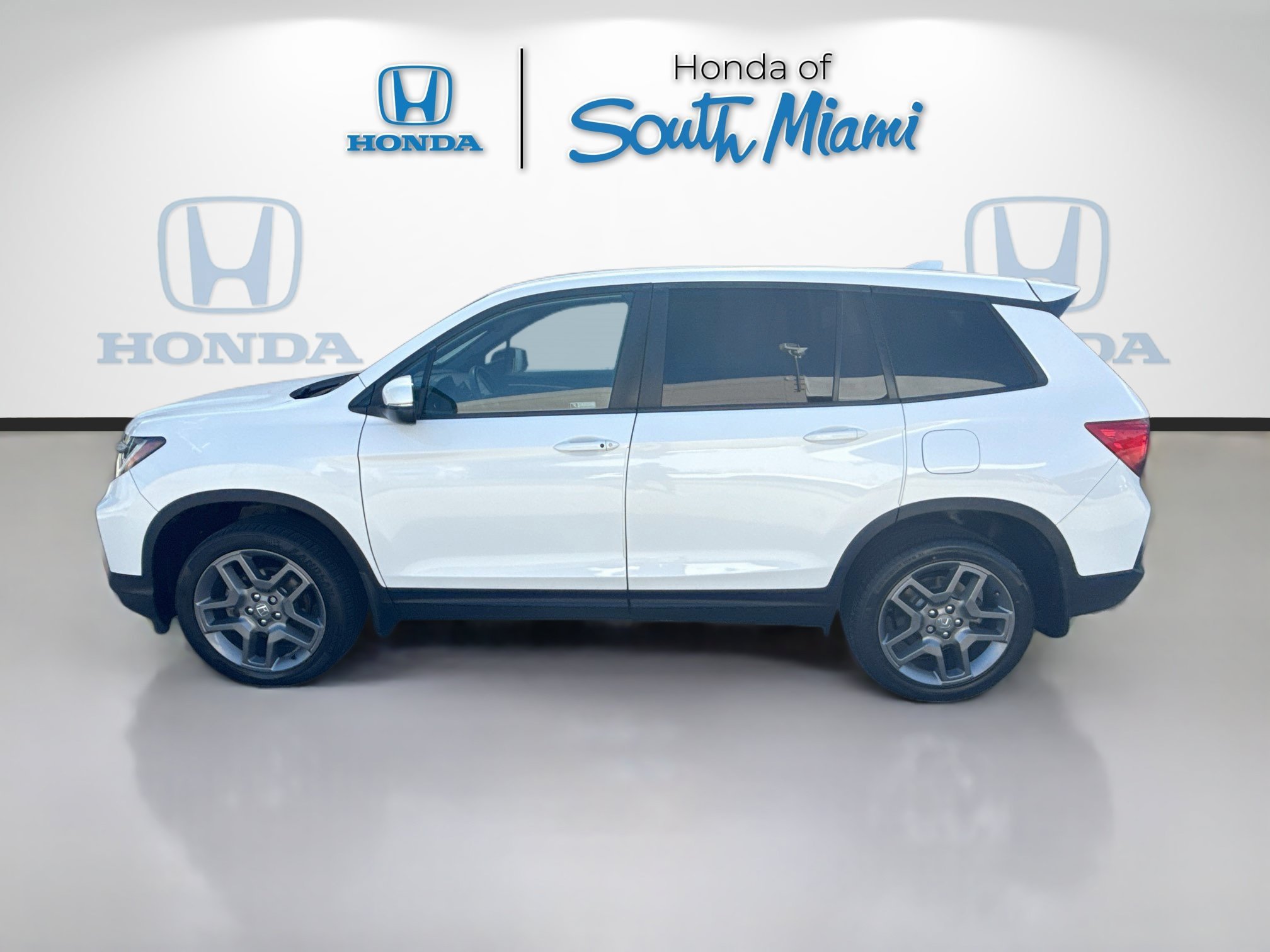 Used 2023 White Honda EX-L image 4