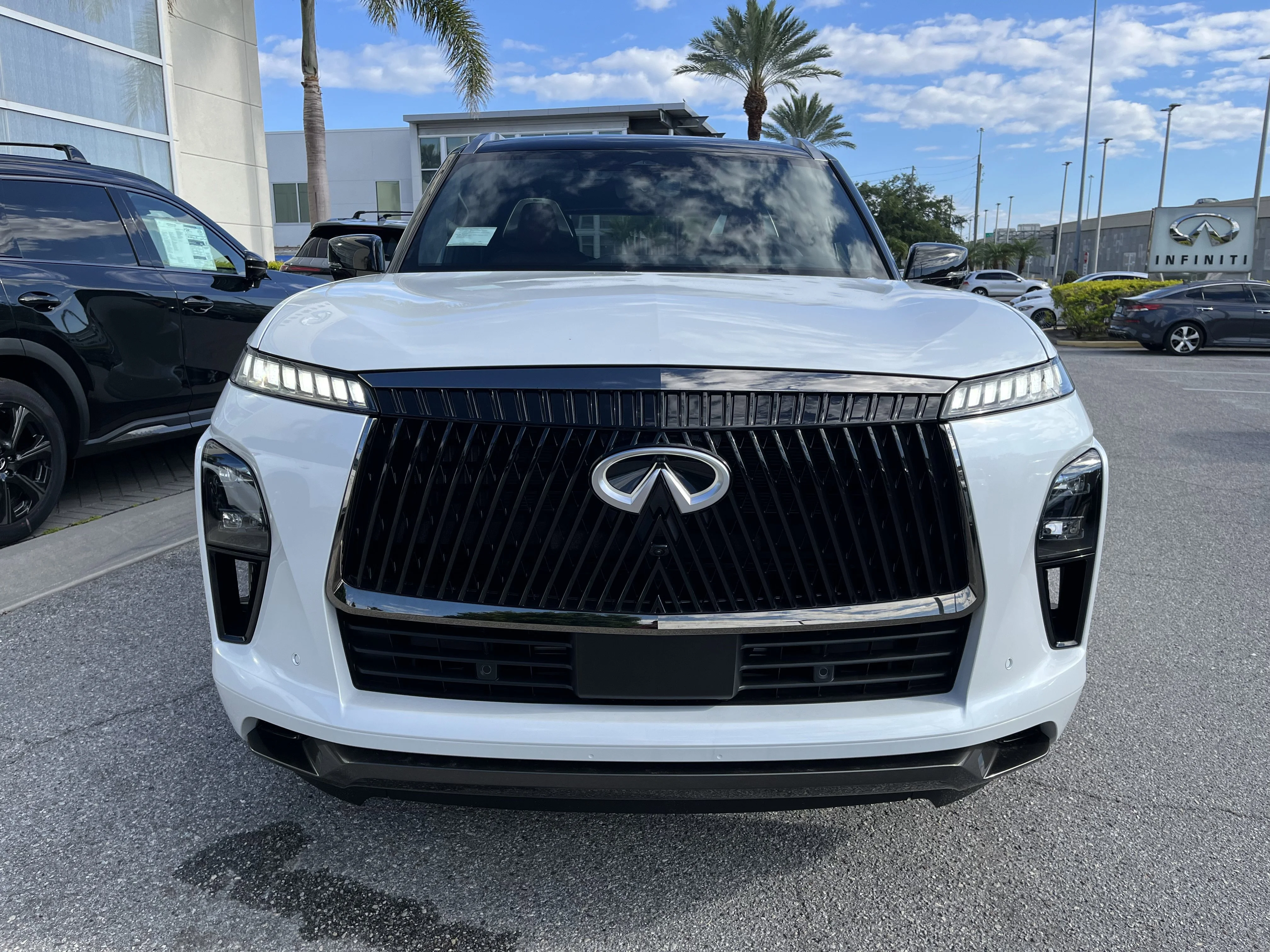 New 2026 Radiant White/Black Obsidian INFINITI AUTOGRAPH image 9