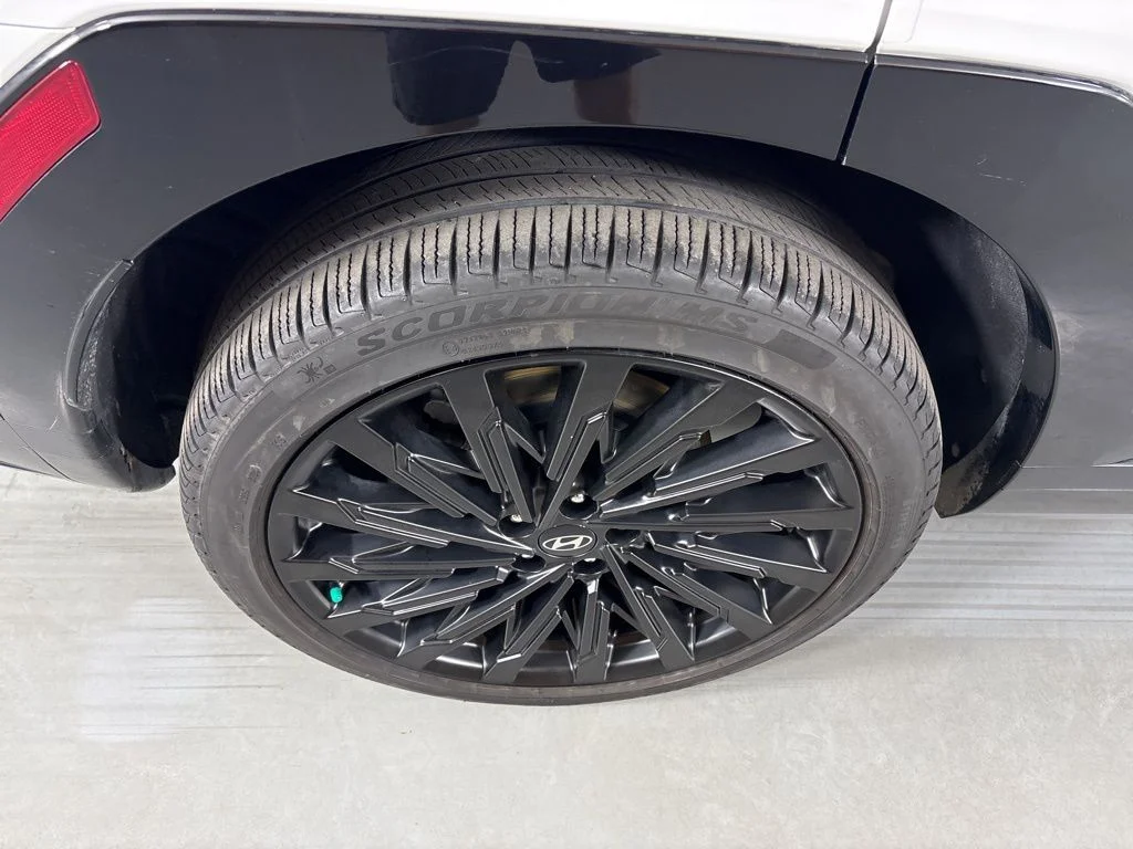 Used 2025 White Hyundai Calligraphy image 10