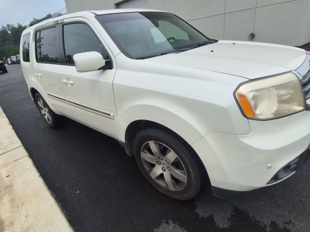 Used 2014 Taffeta White Honda Touring image 2