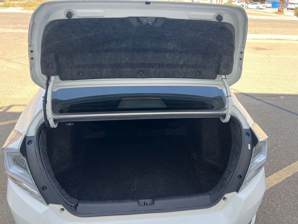 Used 2018 Taffeta White Honda LX image 5