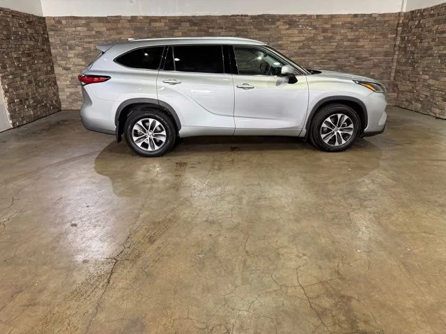 Used 2021 Celestial Silver Metallic Toyota XLE image 10