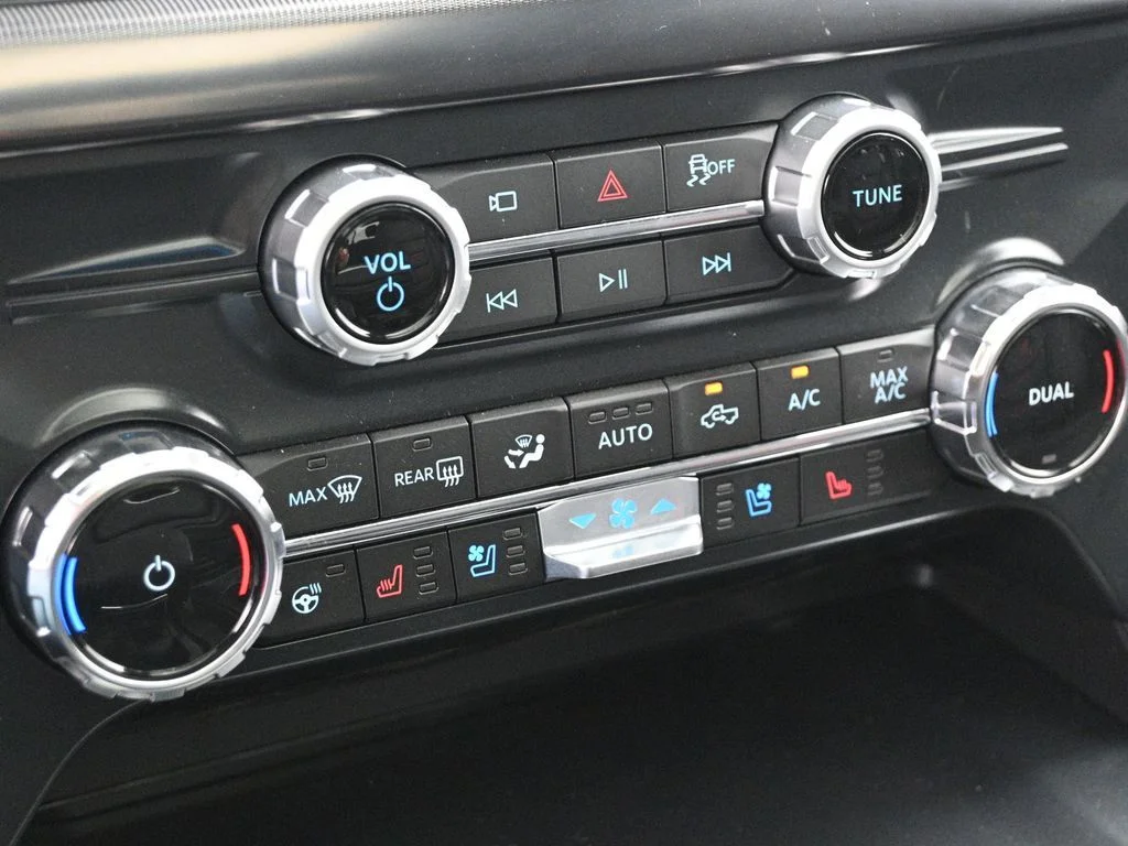 New 2025 Iconic Silver Metallic Ford Lariat image 17