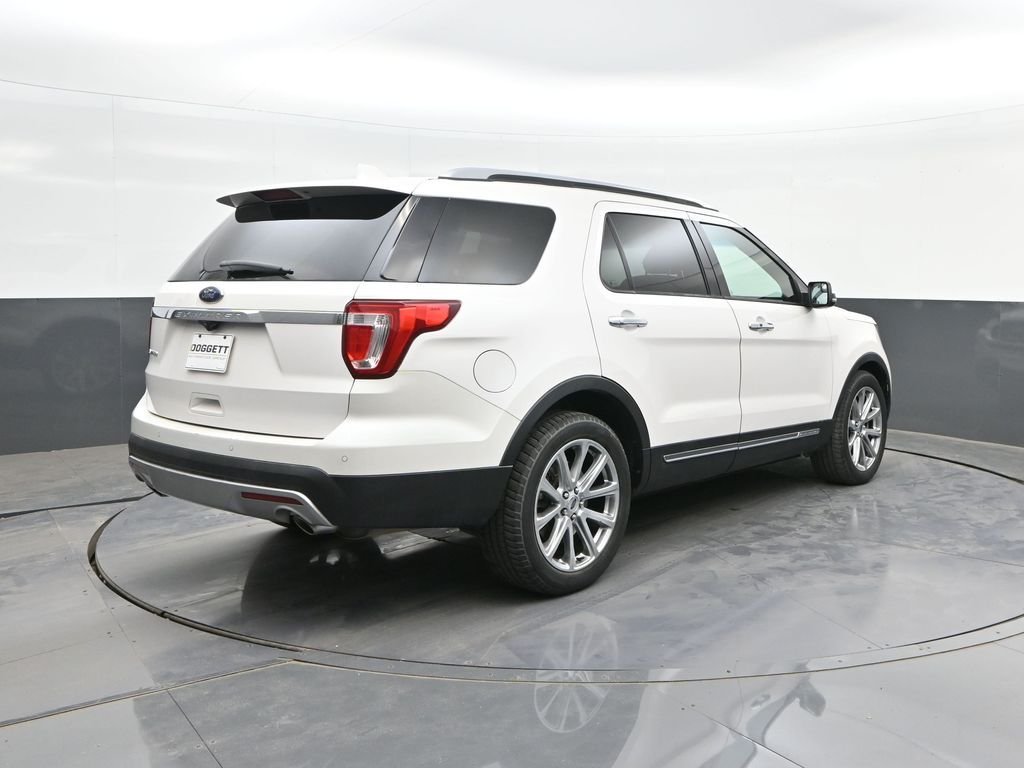 Used 2017 White Ford Limited image 11