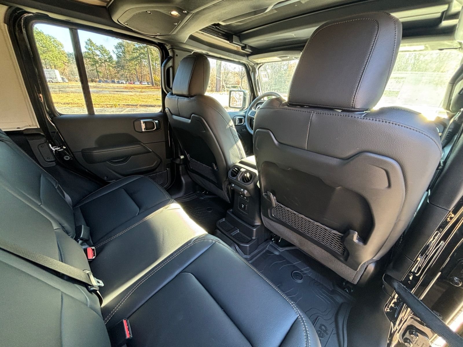 2026 Jeep Wrangler 4-Door Sahara - Photo 19