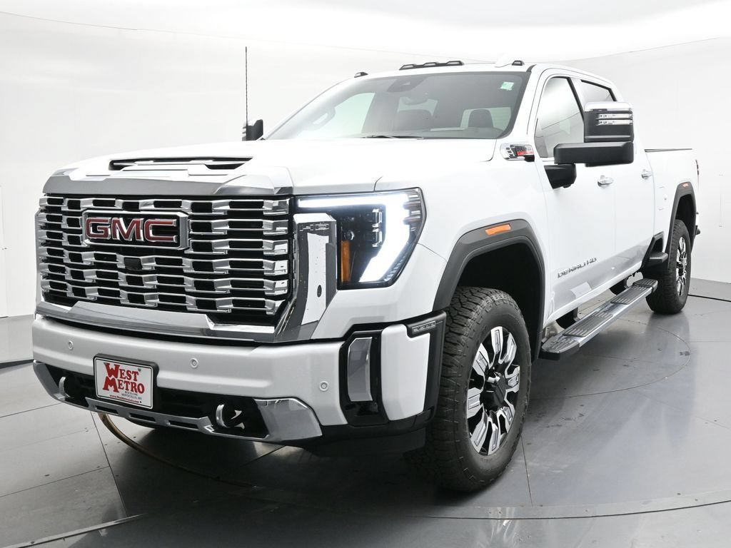 2026 GMC Sierra 3500HD Denali - Photo 3