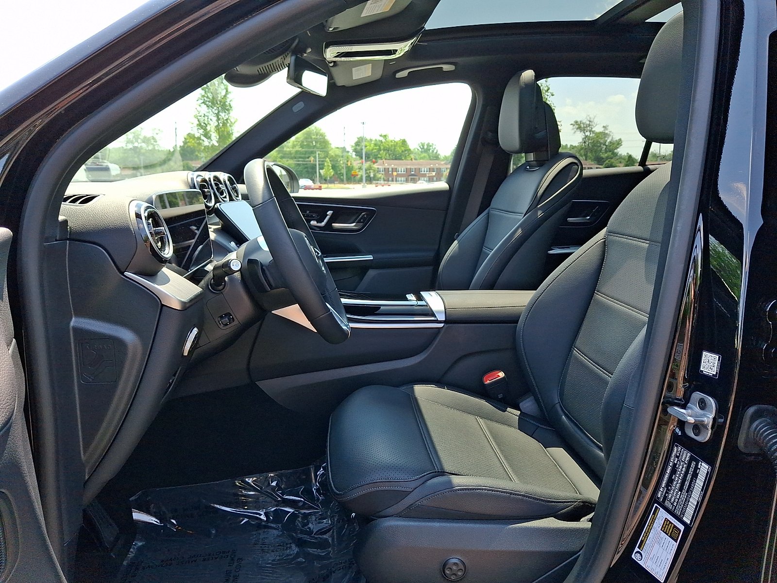 New 2025 Black Mercedes-Benz GLC 300 image 13