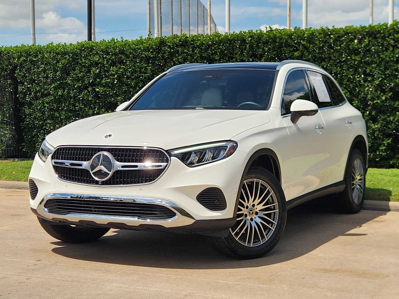 Certified Used 2026 Polar White Mercedes-Benz GLC 300 image 2