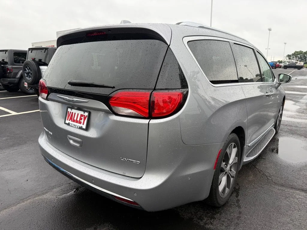 Certified Used 2017 Silver Chrysler Limited image 4