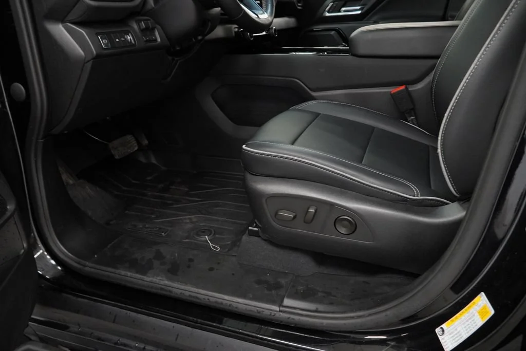 New 2026 Black Chevrolet LT - Extended Range image 21