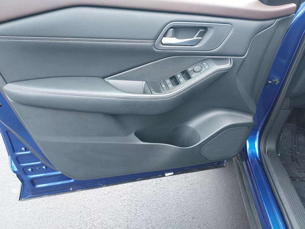 Used 2023 Blue Nissan SV image 12