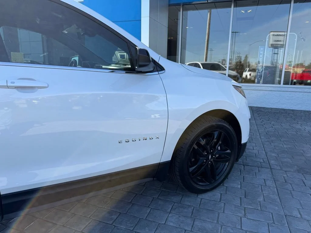 Used 2021 IRIDESCENT PEARL TRICOAT Chevrolet LT image 14