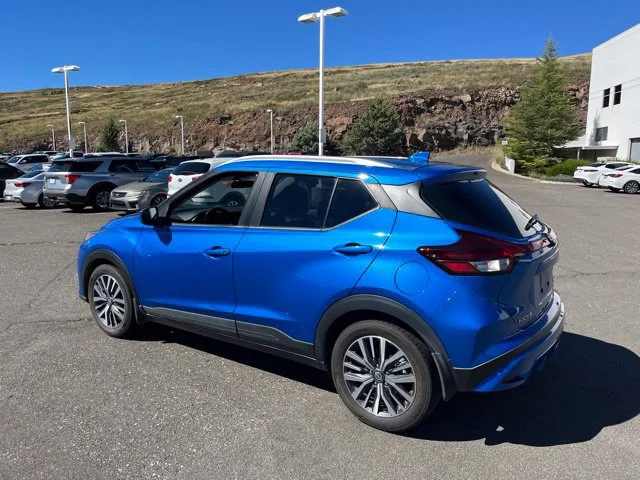 Used 2022 Electric Blue Metallic Nissan SV image 11