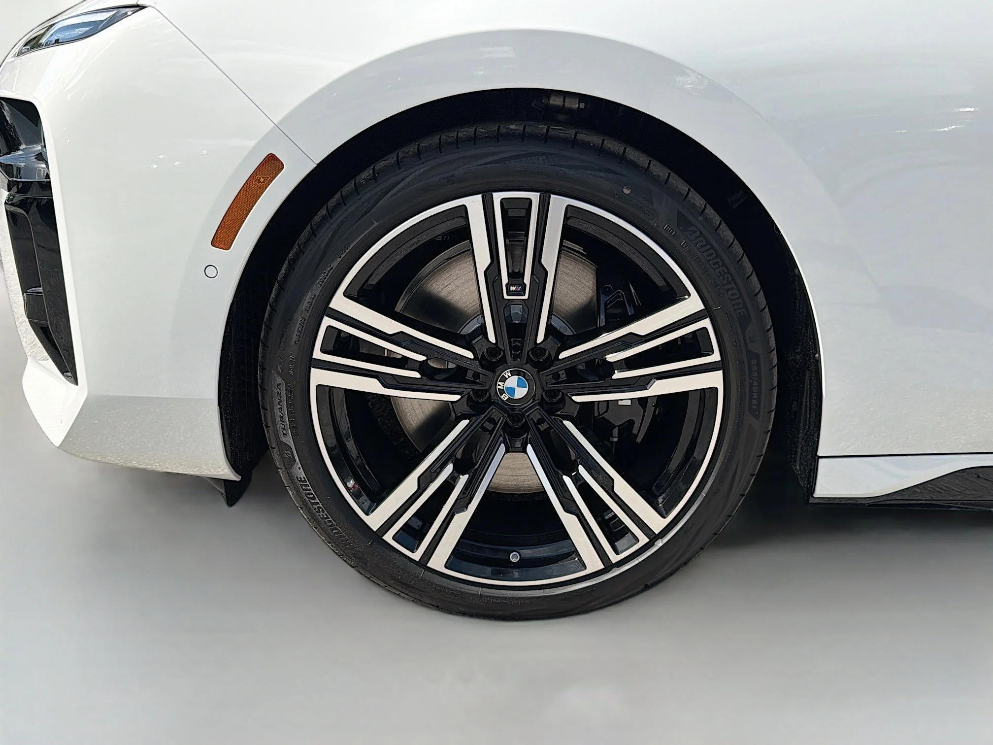 New 2026 Alpine White BMW 740i image 39