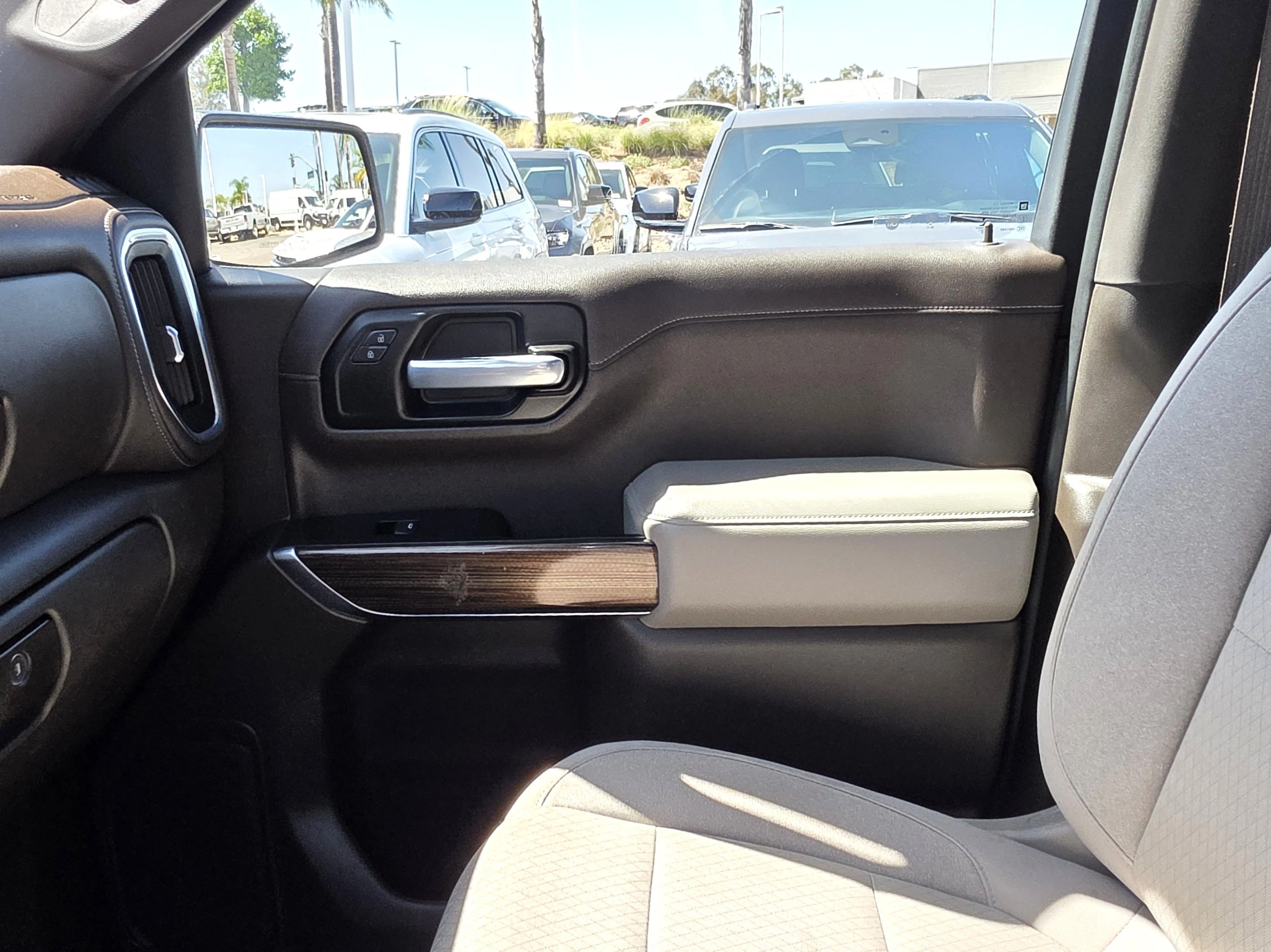 Used 2021 Pearl Chevrolet LT image 15
