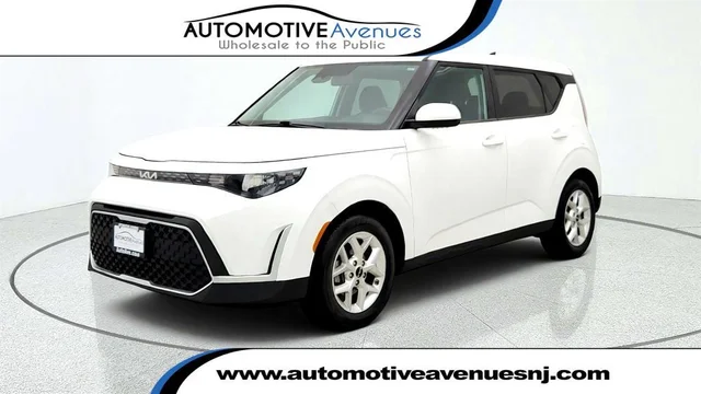 2023 Kia Soul LX IVT w/ Technology Pkg