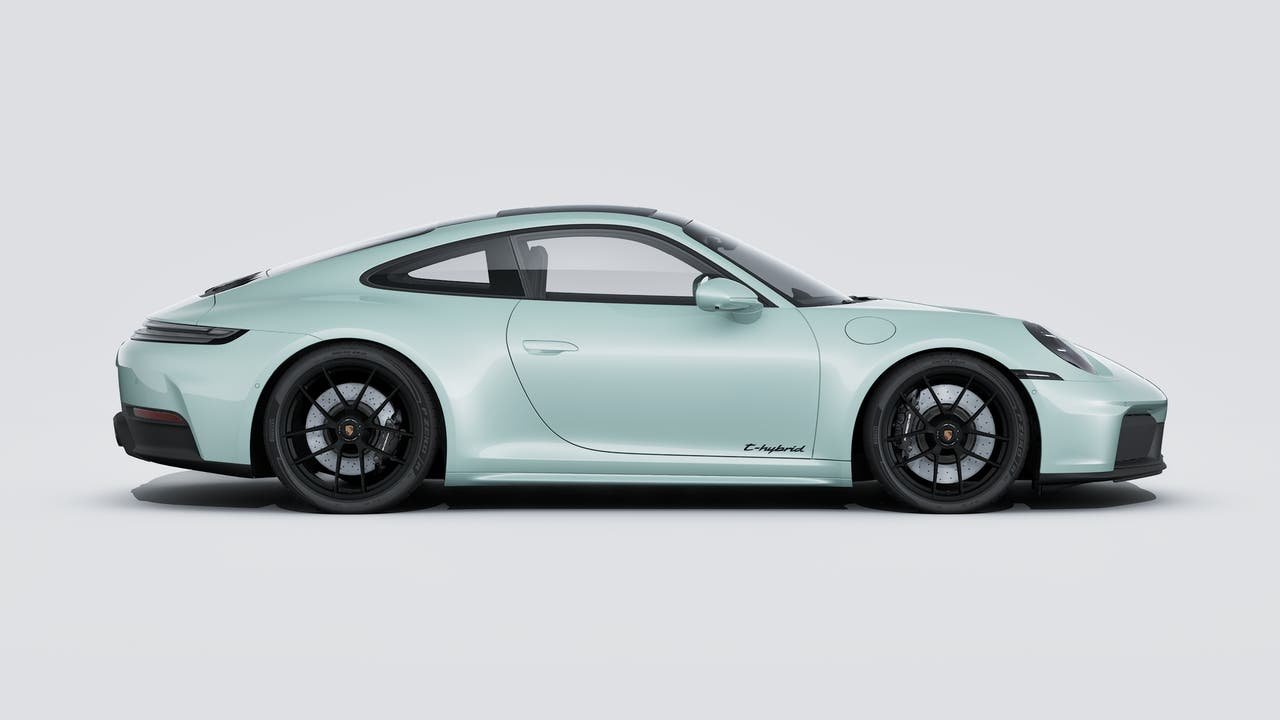 New 2026 Shade Green Metallic Porsche Carrera GTS image 6