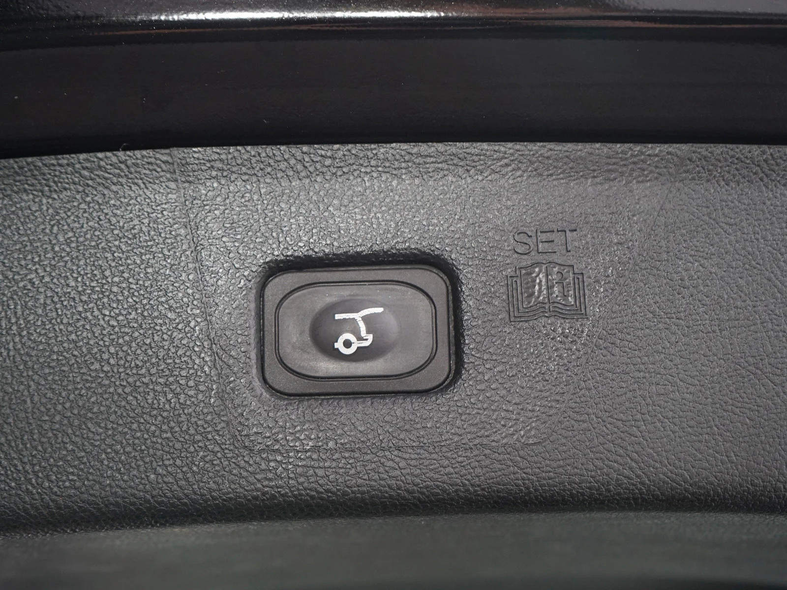 Used 2020 Black Ford SEL image 11