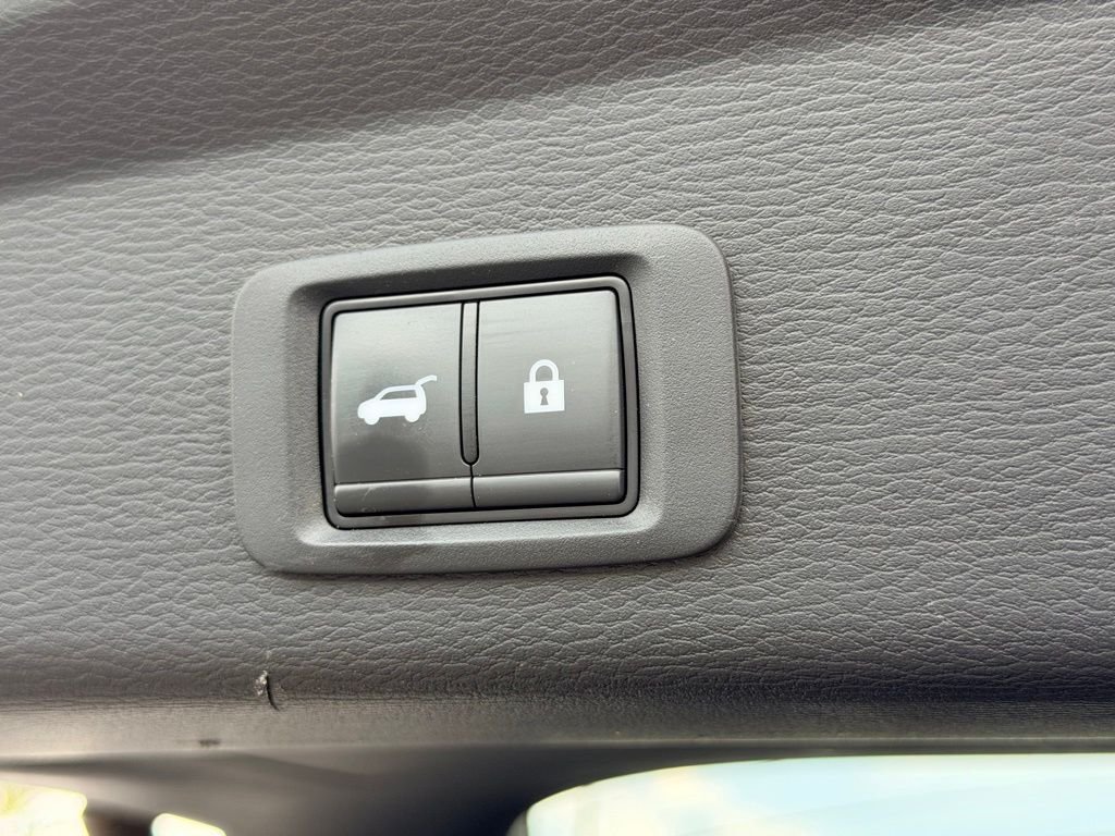 Used 2024 Blue Mitsubishi SE image 29