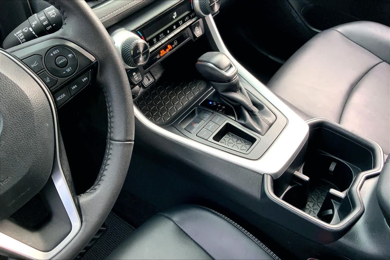 Used 2025 Wind Chill Pearl Toyota XLE Premium image 16