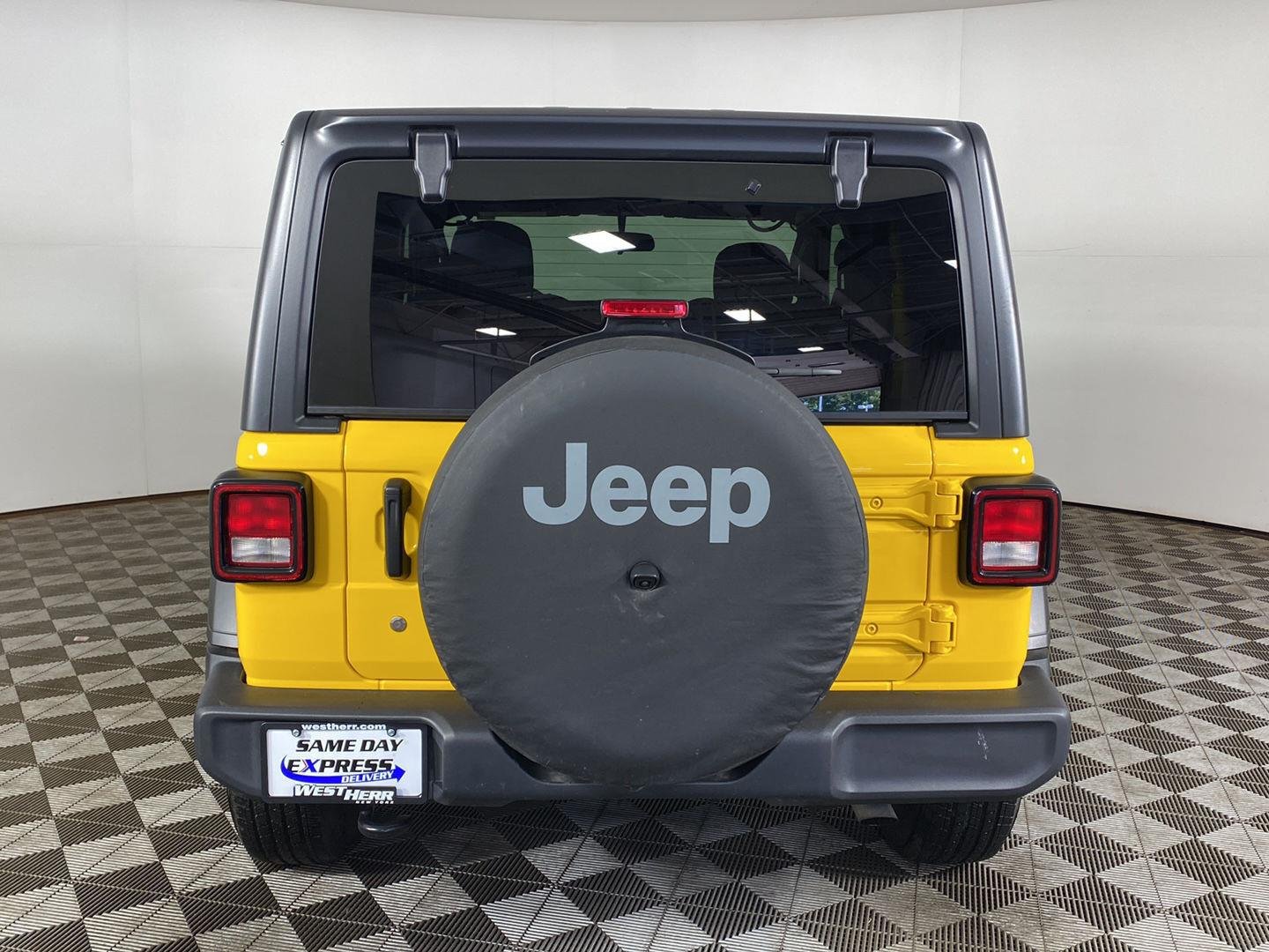 Used 2019 Hellayella Clearcoat Jeep Sport S image 16