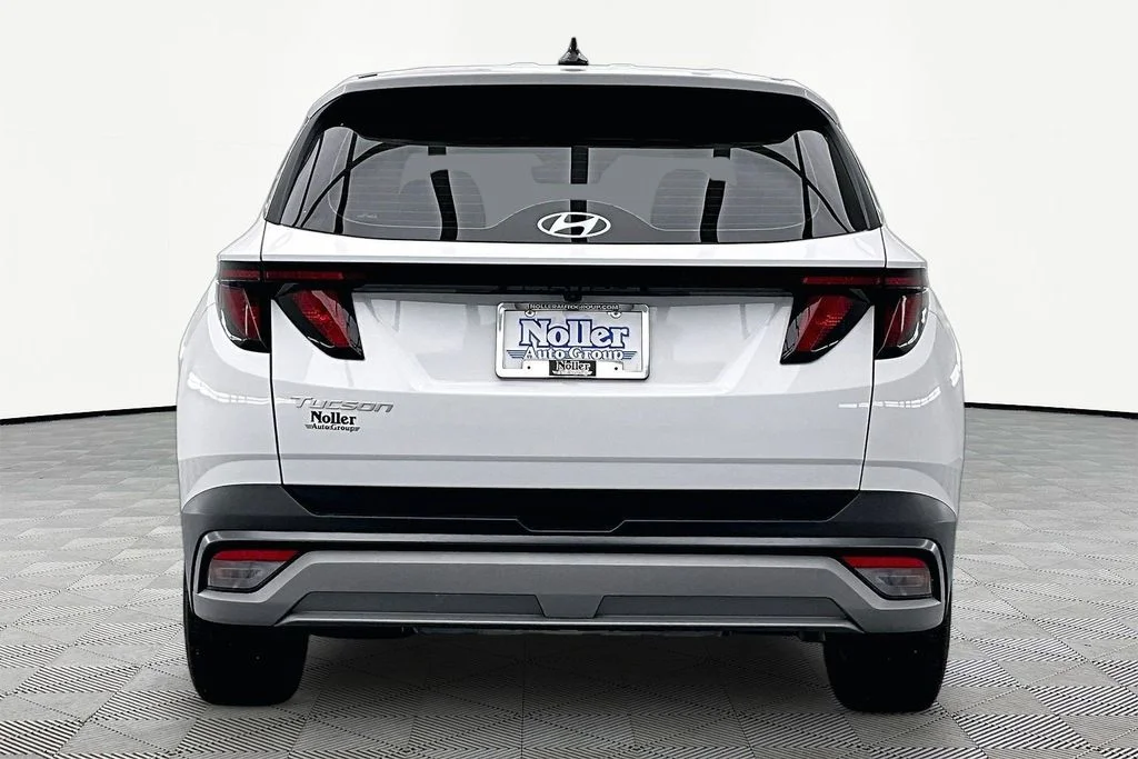 Certified Used 2025 White Pearl Hyundai SE image 4