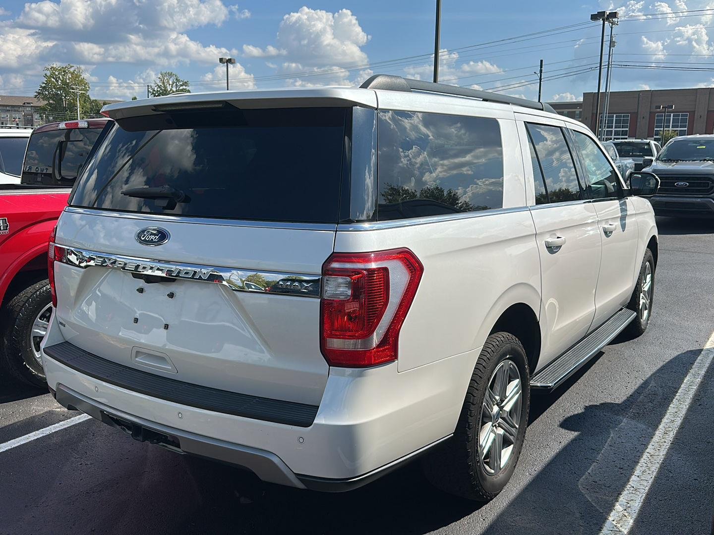 Used 2019 White Platinum Tri-Coat Metallic Ford XLT image 3
