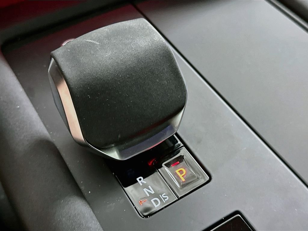 Used 2025 White Land Rover S image 18