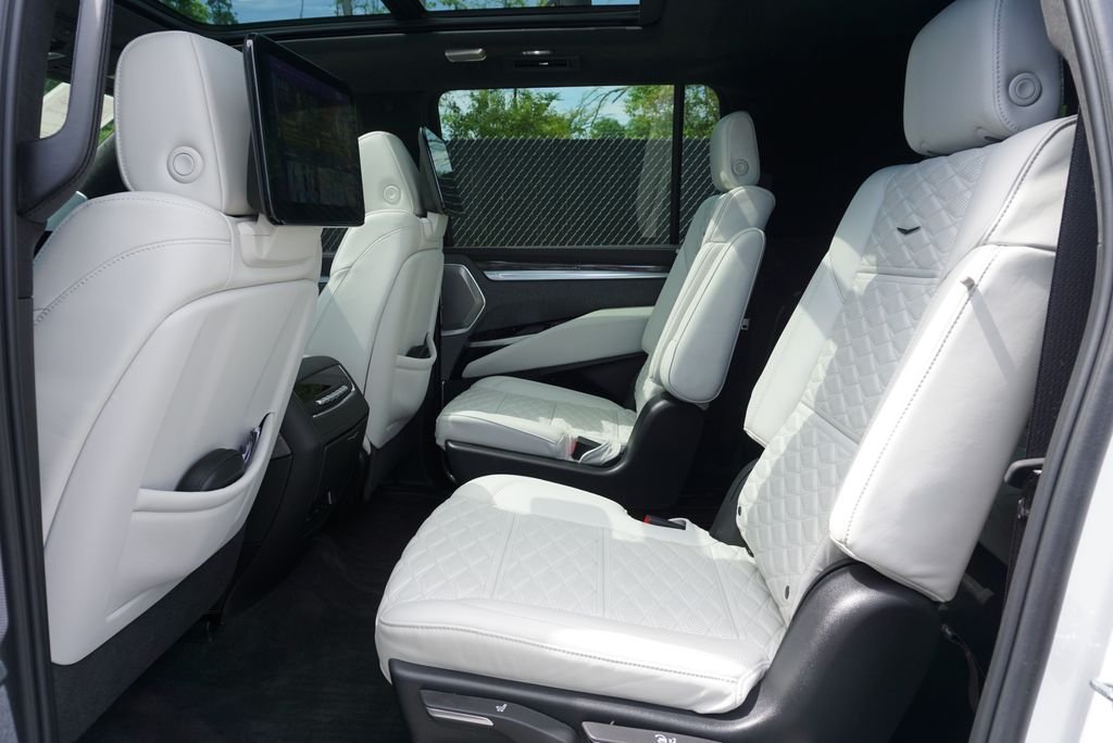 Used 2025 Crystal White Cadillac V-Series image 37