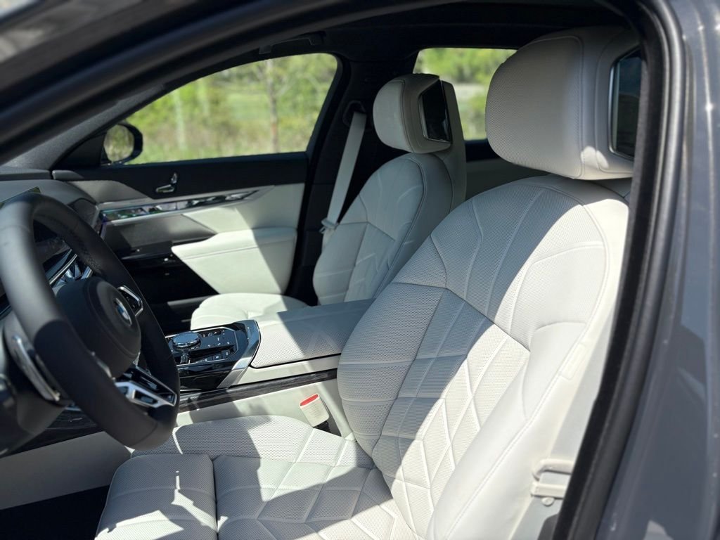 New 2025 Dravit Grey Metallic BMW 760i xDrive image 13