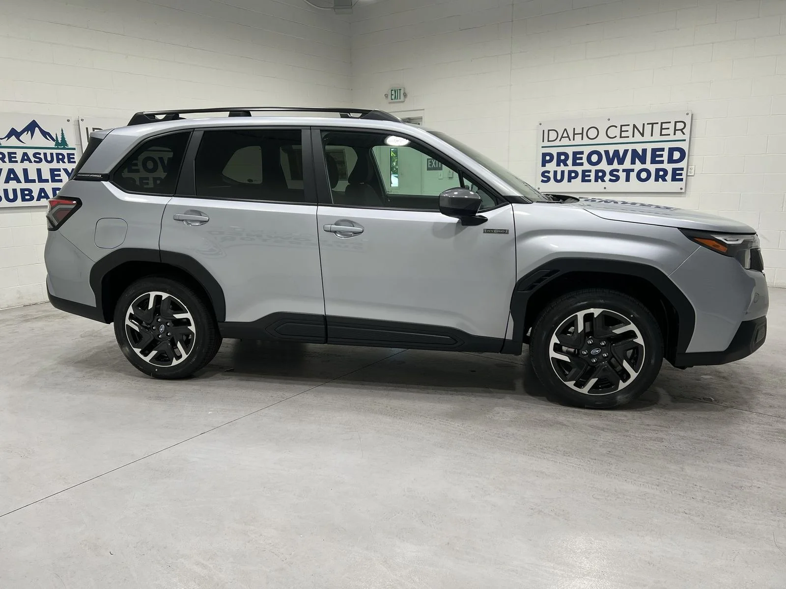 New 2026 ICE SILVER METALLIC Subaru Premium Hybrid image 9