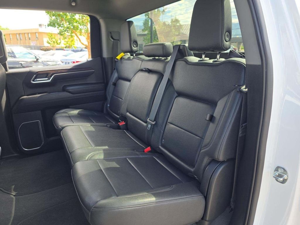 Used 2023 White GMC SLT image 8