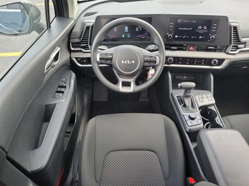 2025 Kia Sportage LX - Photo 12