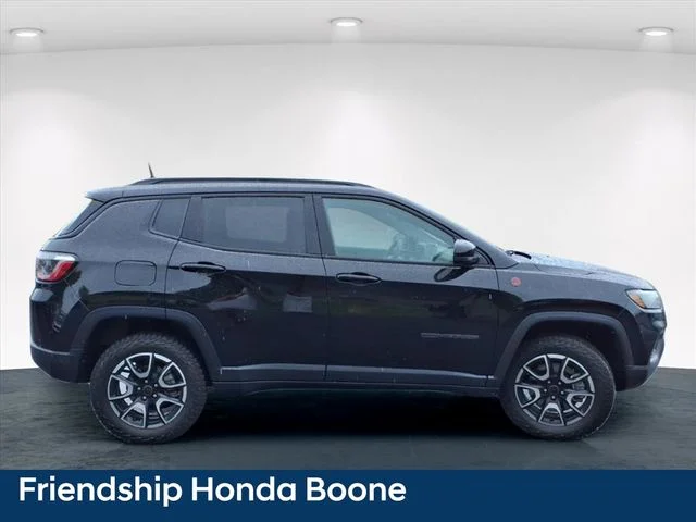 Used 2025 Black Jeep Trailhawk image 7