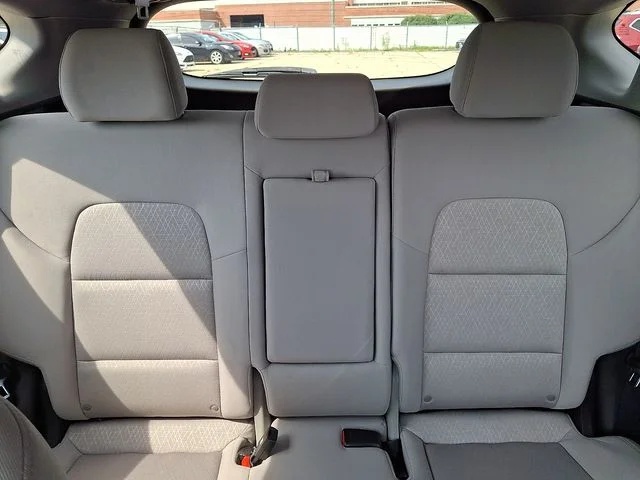 Used 2018 Silver Hyundai SEL image 19
