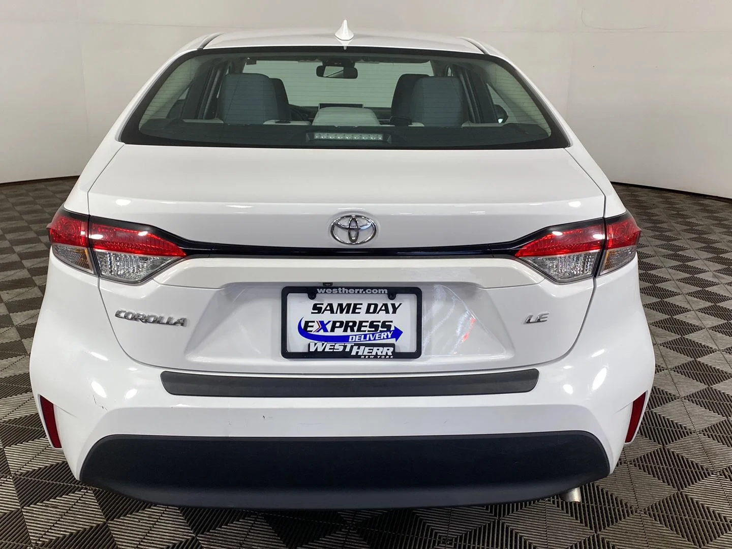 Used 2023 Ice Cap Toyota LE image 5