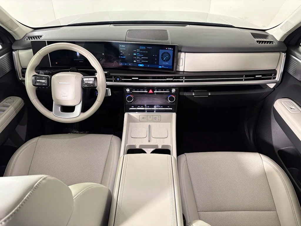 Used 2025 Gray Hyundai SEL image 31
