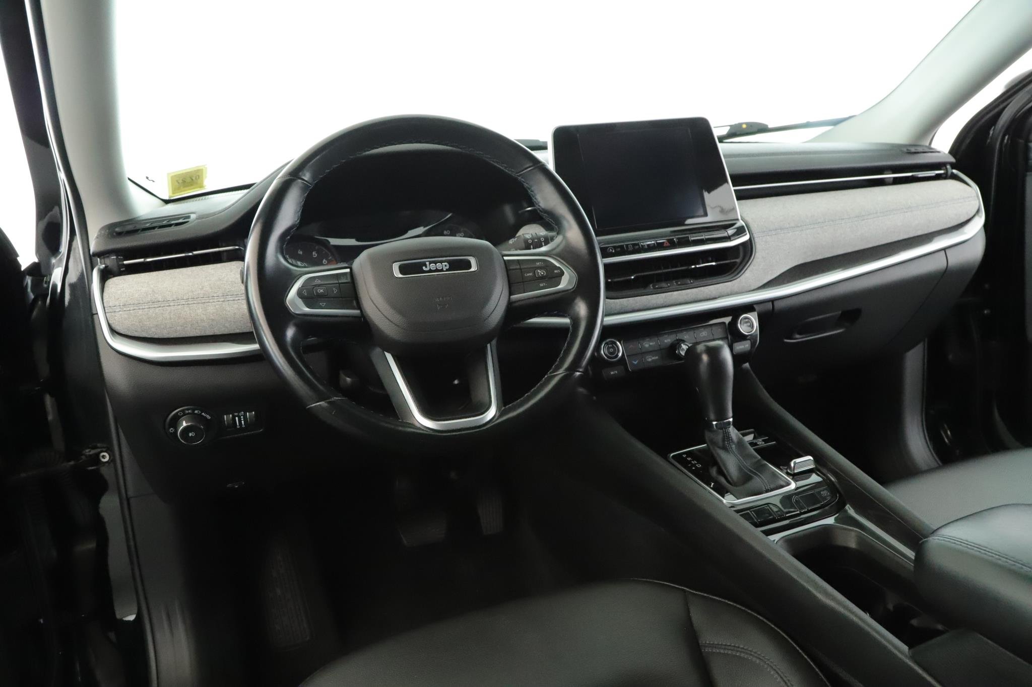 Used 2022 Jeep Compass Latitude with VIN 3C4NJDBB7NT156815 for sale in Amityville, NY