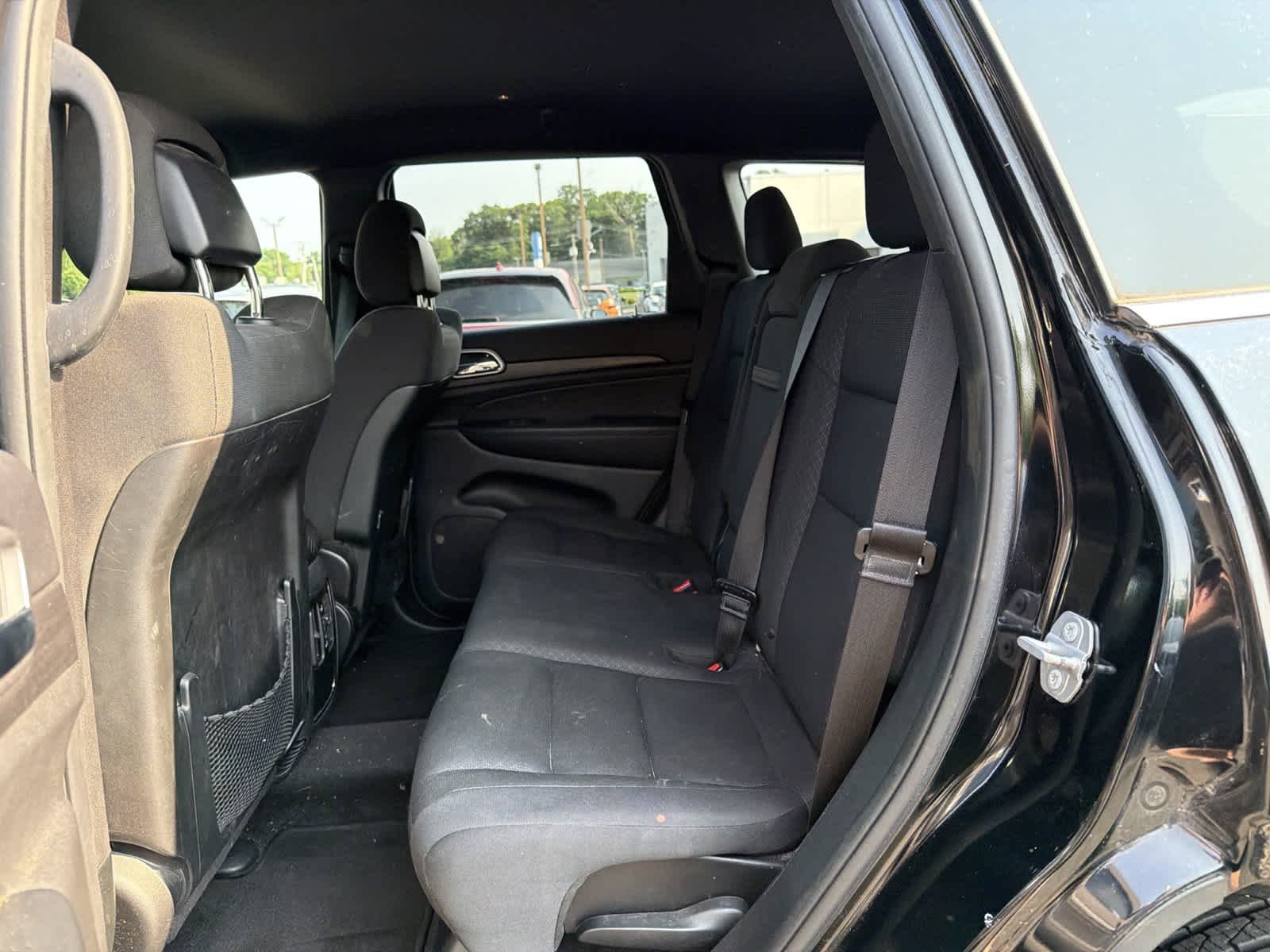 Used 2018 Diamond Black Crystal Pearlcoat Jeep Laredo E image 10
