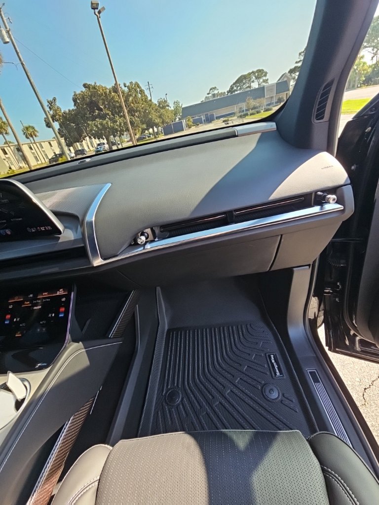 Used 2027 Stellar Black Metallic Cadillac Luxury image 23