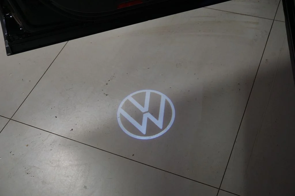 New 2026 Black Volkswagen 2.0T SE w/Technology image 27