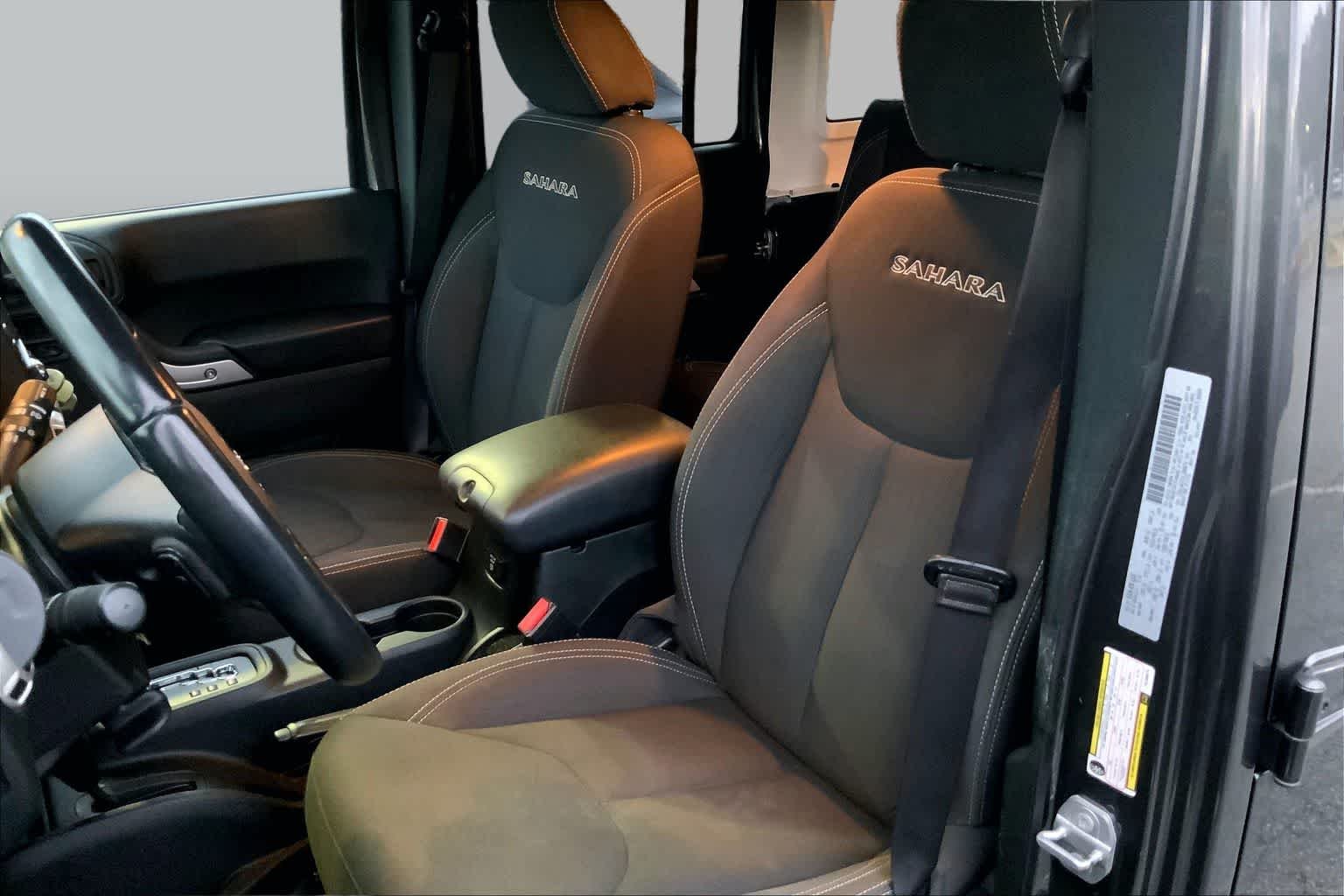 Used 2017 Granite Crystal Met. Clear Coat Jeep Sahara image 8