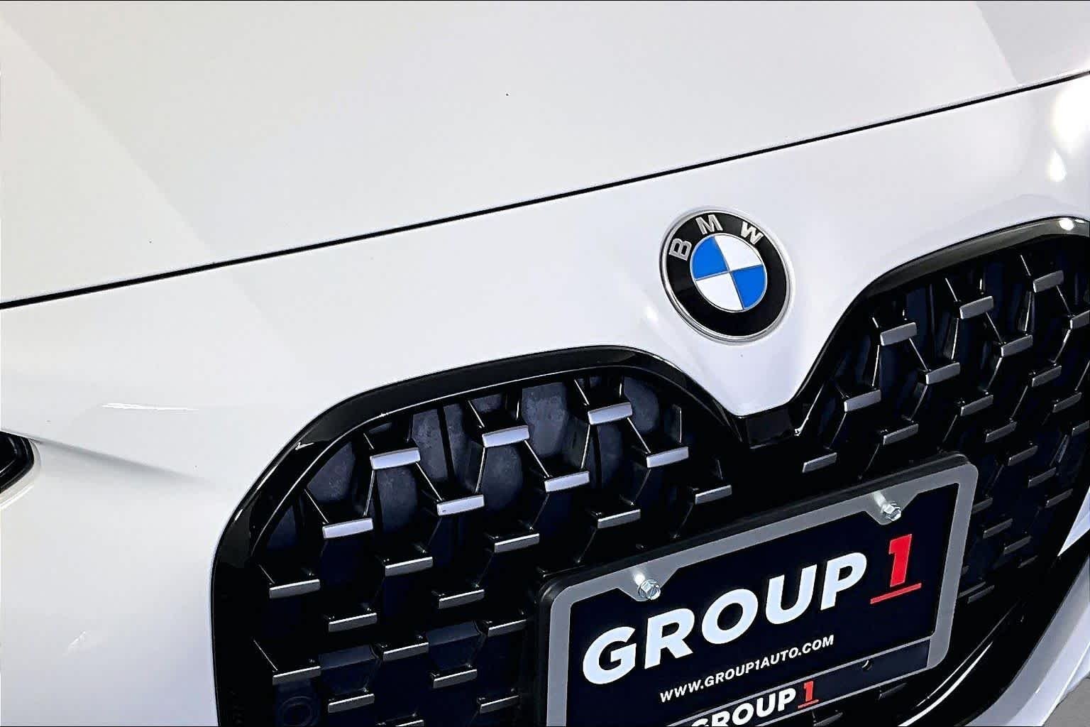 Used 2023 Alpine White BMW M440i image 28