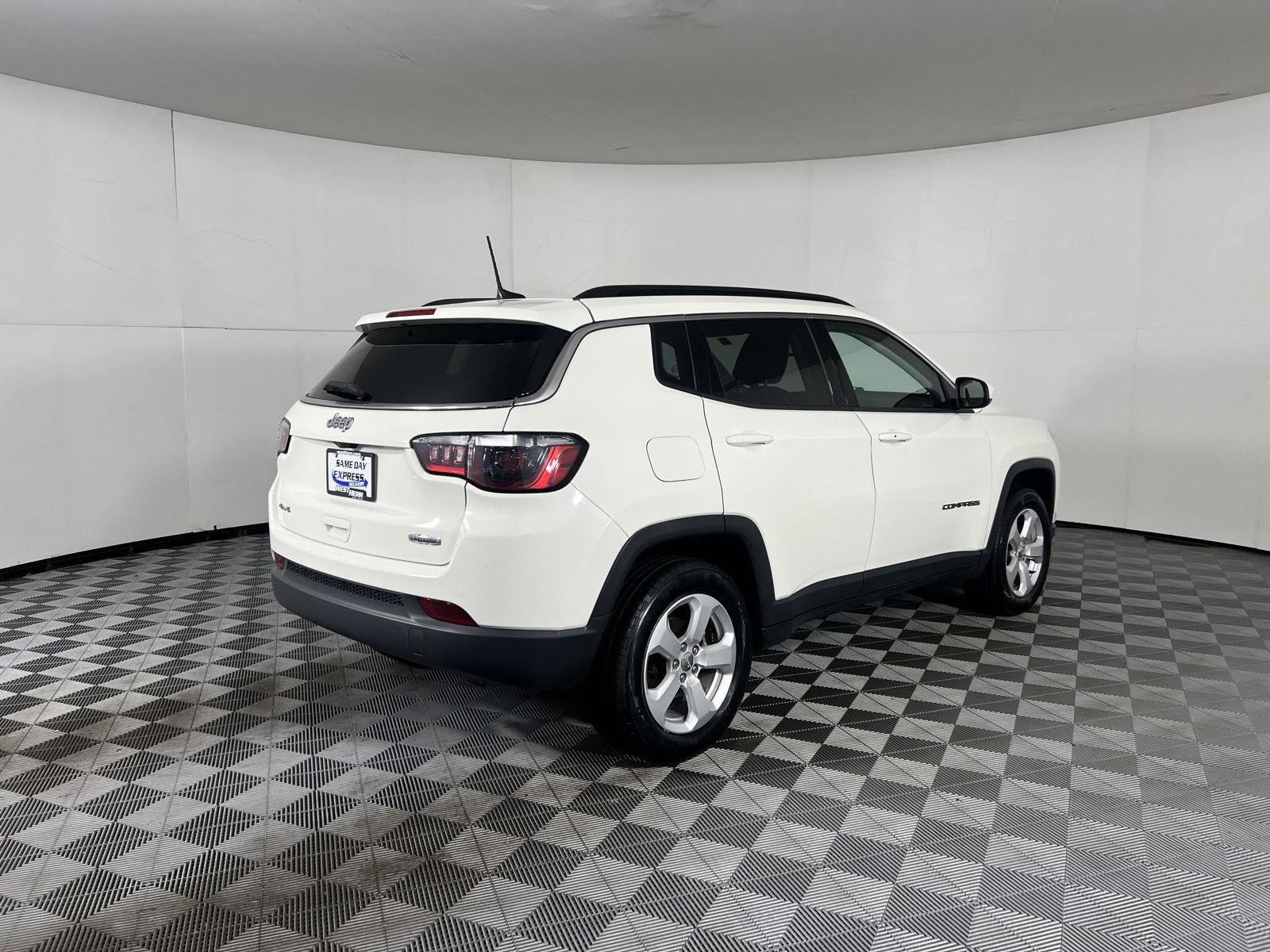 Used 2021 White Clearcoat Jeep Latitude image 8