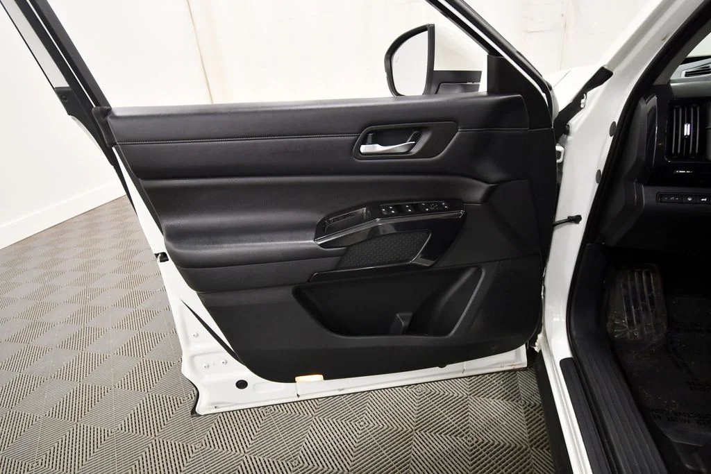 Used 2022 White Nissan SV image 13