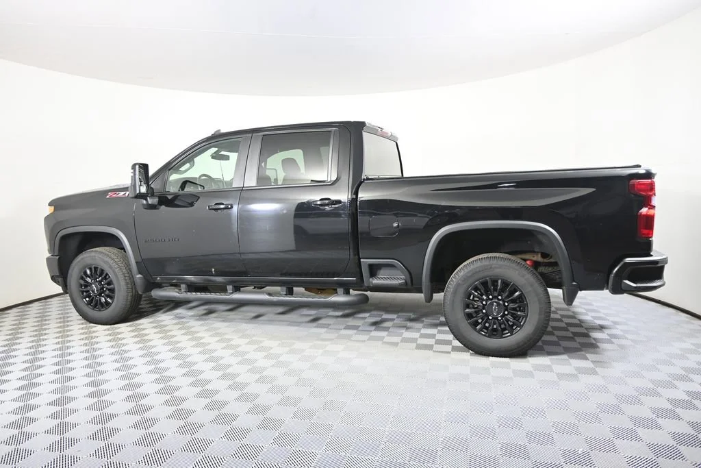 Used 2021 Black Chevrolet LT image 3