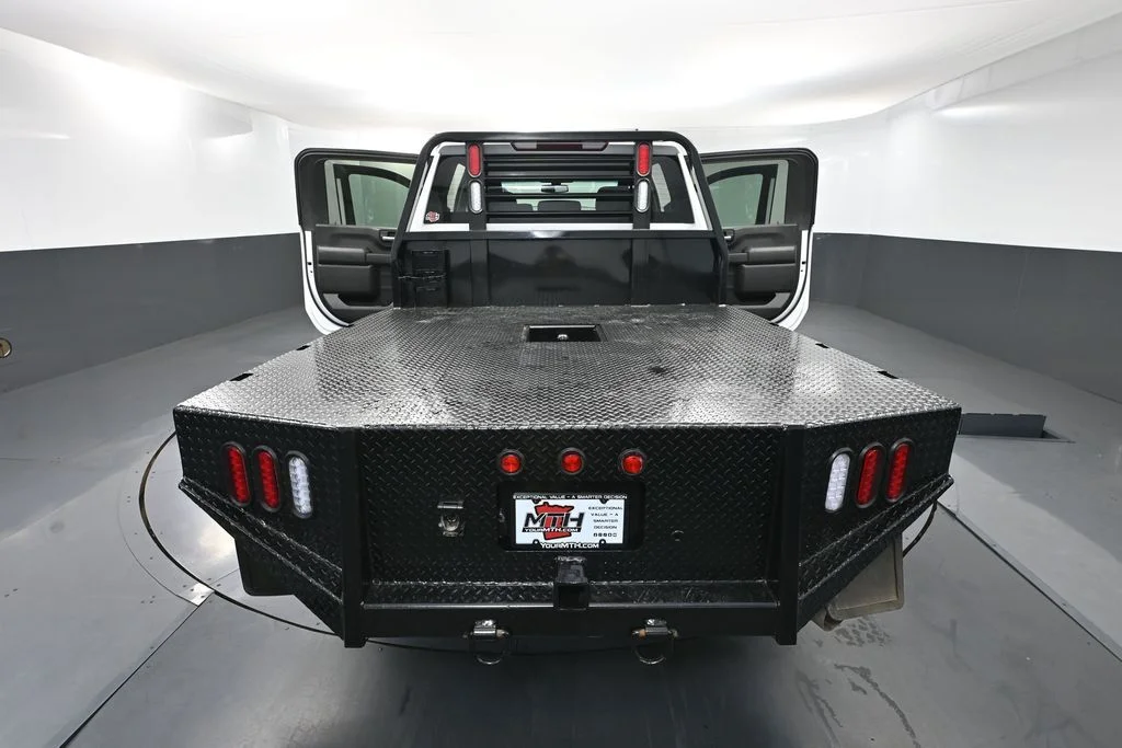 Used 2023 White Chevrolet LT image 42
