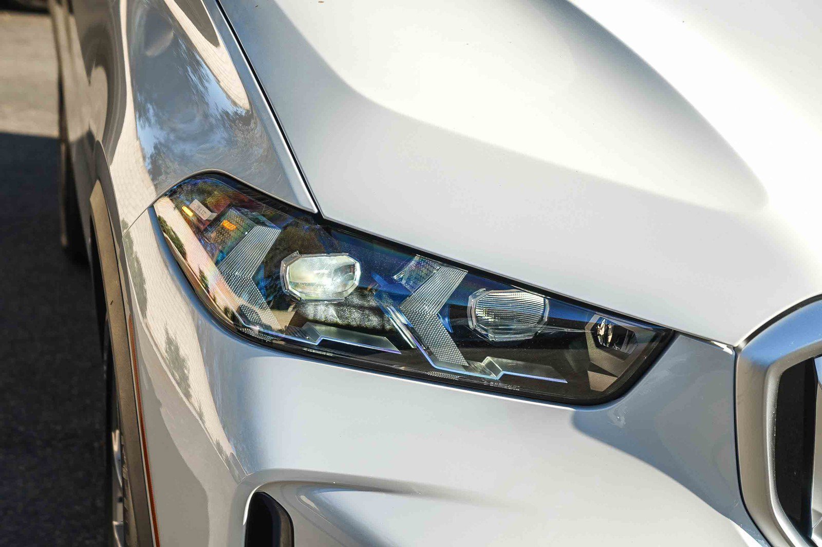 New 2026 Mineral White Metallic BMW xDrive50e image 8