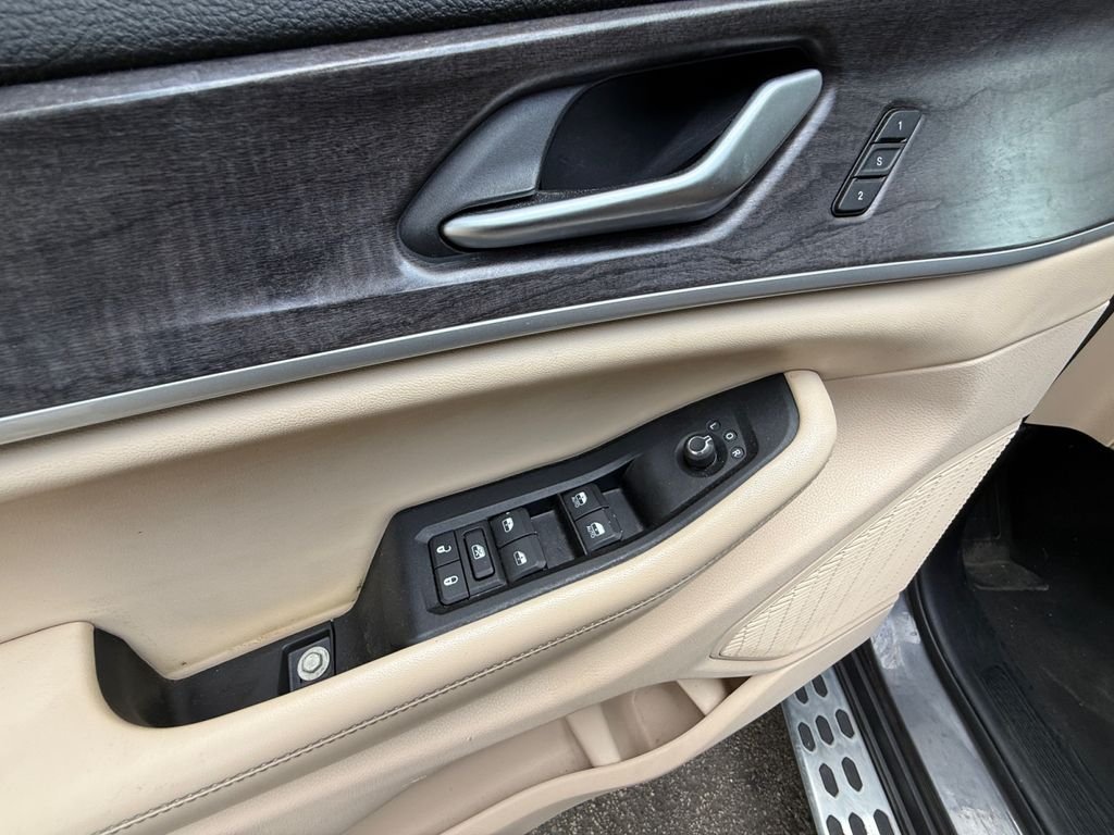 Used 2023 Gray Jeep Limited image 11
